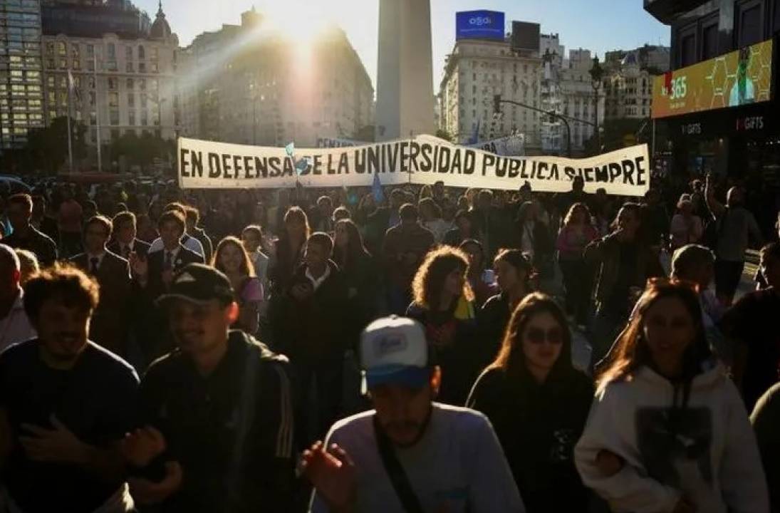 Thousands protest against education cuts in Argentina