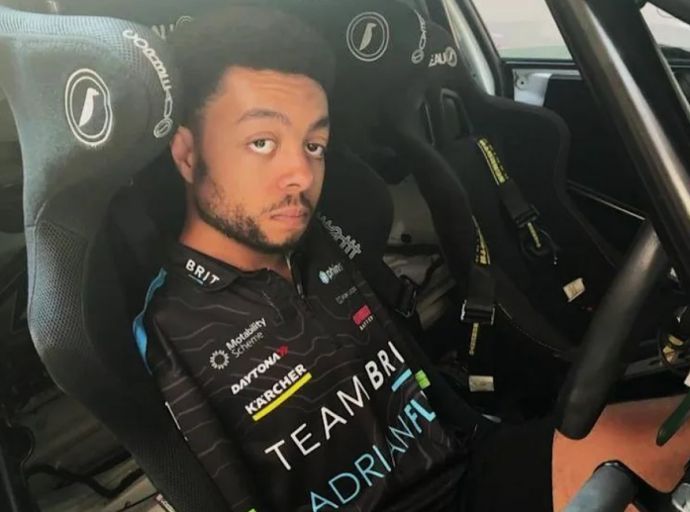 Motor race driver with no arms looking to make history