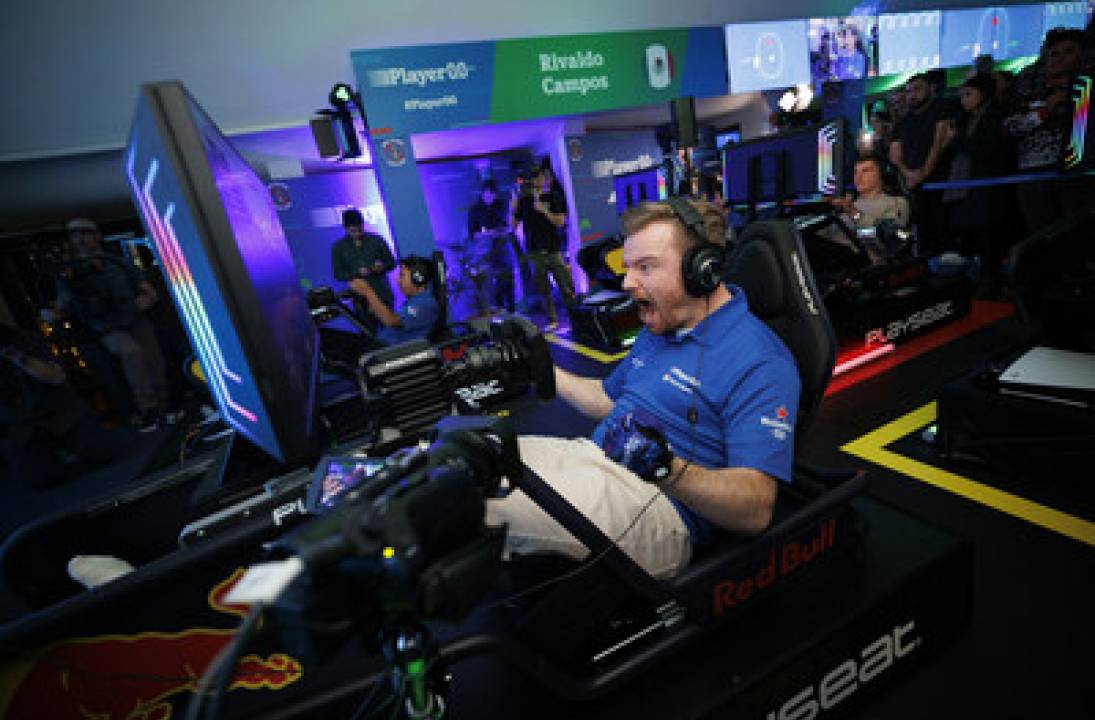 Amateur racer stuns in victory over three-time F1 World Champion Max Verstappen in Heineken's Global Player 0.0 thrilling finale